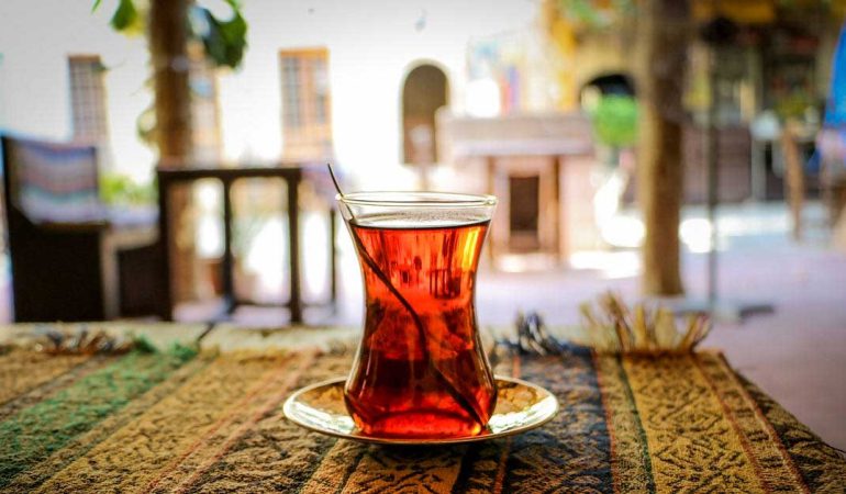 cayda-kafein-var-midir-yesil-cay-ve-siyah-cay-kafein-miktarlari