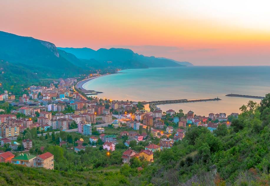 Cide neden Bartın’a değilde Kastamonu’ya bağlıdır? Cide’nin Kastamonu’ya bağlı olmasının temel sebebi, tarihi ve coğrafi bağlamda