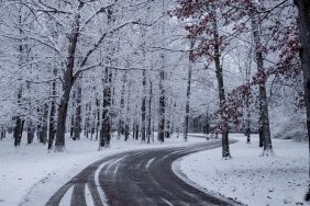 road_turn_snow_135930_2560x1440