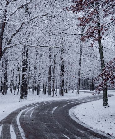 road_turn_snow_135930_2560x1440