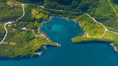 Sosyal medyada popülerliği hızla artan Gideros Koyu, gezginlerin önerileriyle Cide’nin