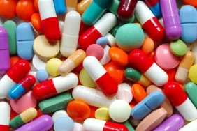 depositphotos_1638092-stock-photo-pills